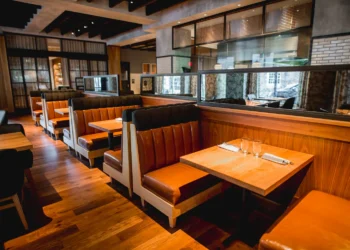 PROS OF HAVING RESTAURANT BOOTHS IN YOUR RESTAURANT